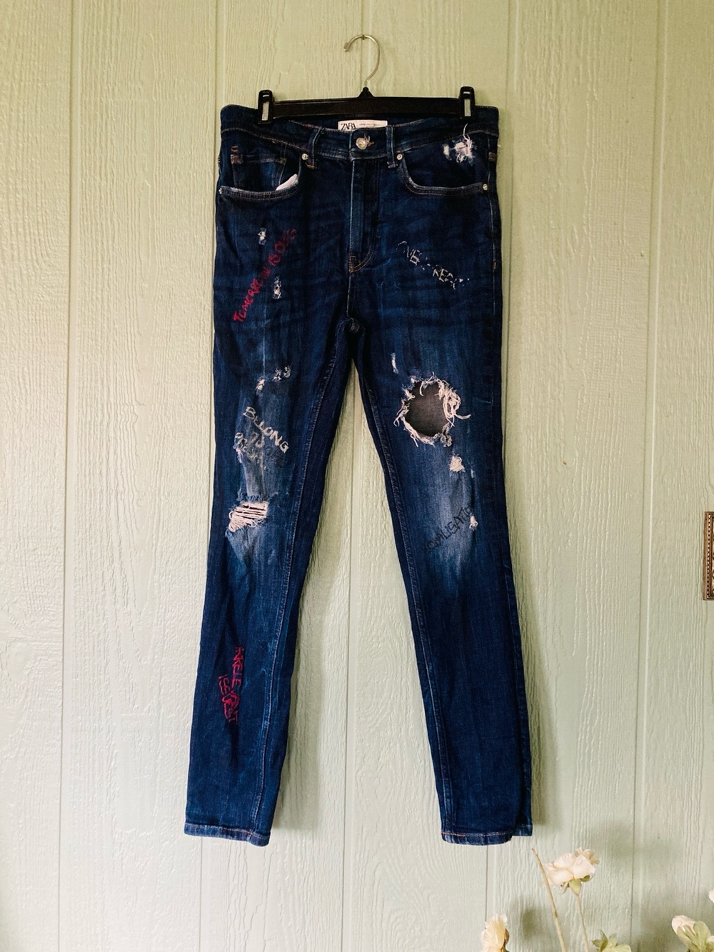 Zara Size 31 darkwash distressed graffiti vibe jeans
